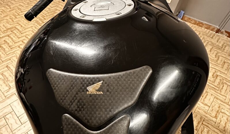 
								HONDA CBR 2004 600CC full									